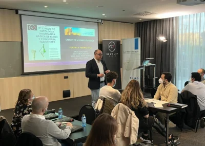 Dr. David Cecilia impartiendo clase el Curso de patología básica traumática de mano y codo para residentes
