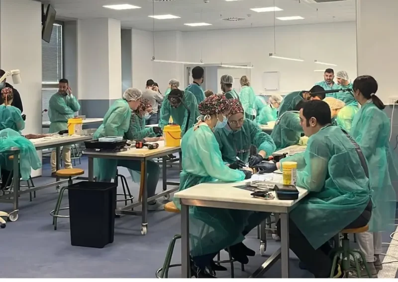 Dr David Cecilia en el Curso Avanzado De Cirugía de Mano en Murcia
