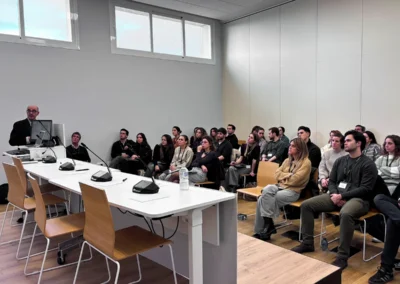 Asistentes al curso en el aula