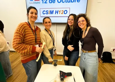 Varios alumnos asitentes al curso realizando prácticas