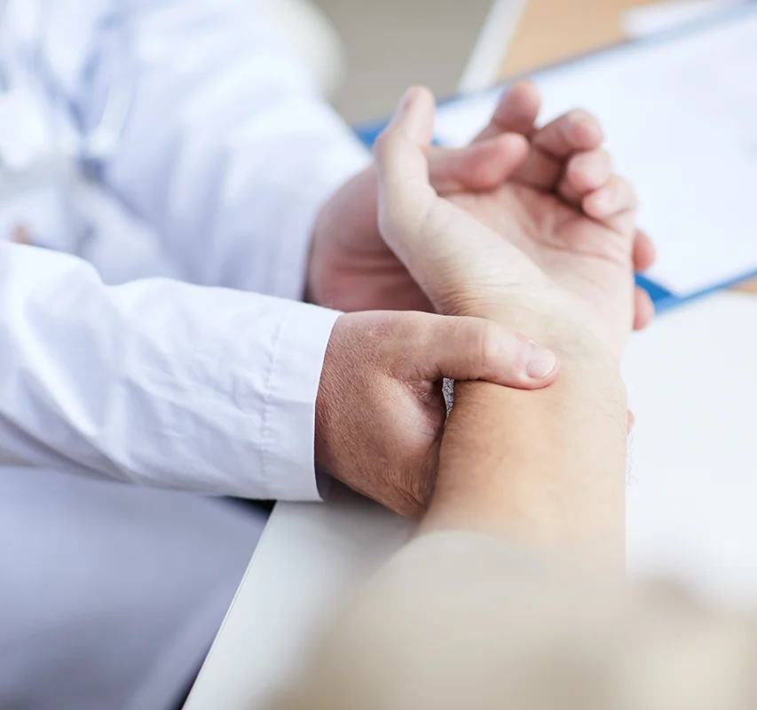 Paciente en consulta por dolor en muñeca